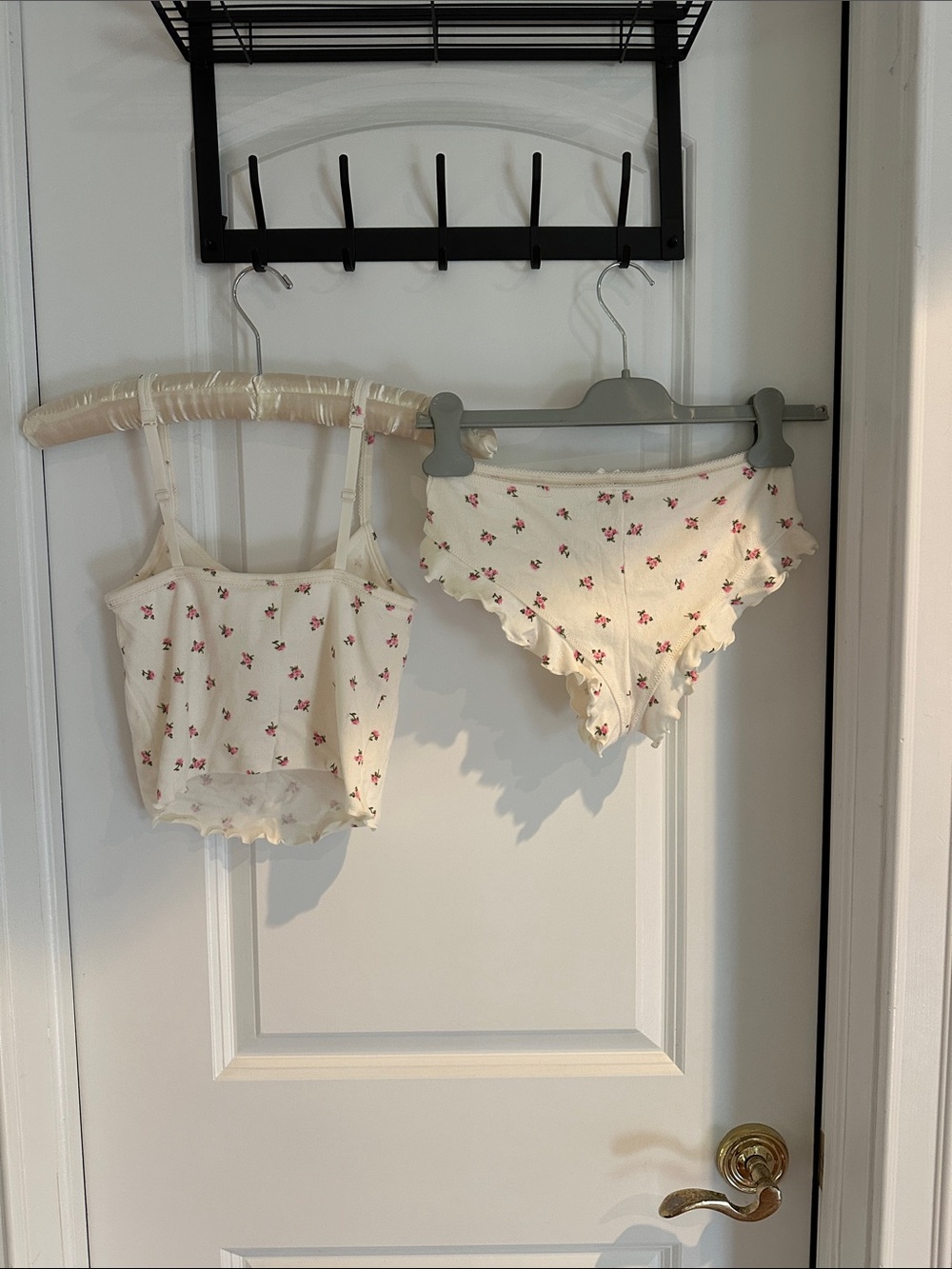 SKIMS Cream Floral Ribbed Cami & Ruffle Brief Set - Picture 6 of 9